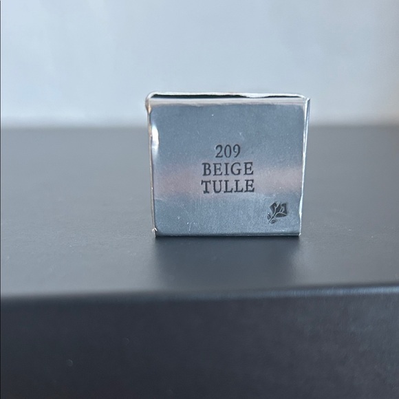 L'Absolu Nu Hydrating Lipstick - Beige Tulle 209 - Picture 7 of 10